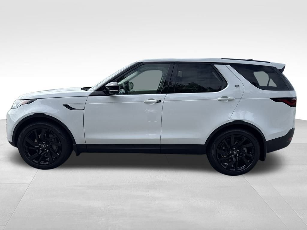 New 2025 Land Rover Discovery S image 2