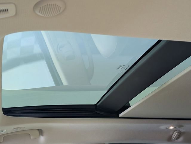 Used 2018 Jeep Grand Cherokee Limited w/ Luxury Group II image 12