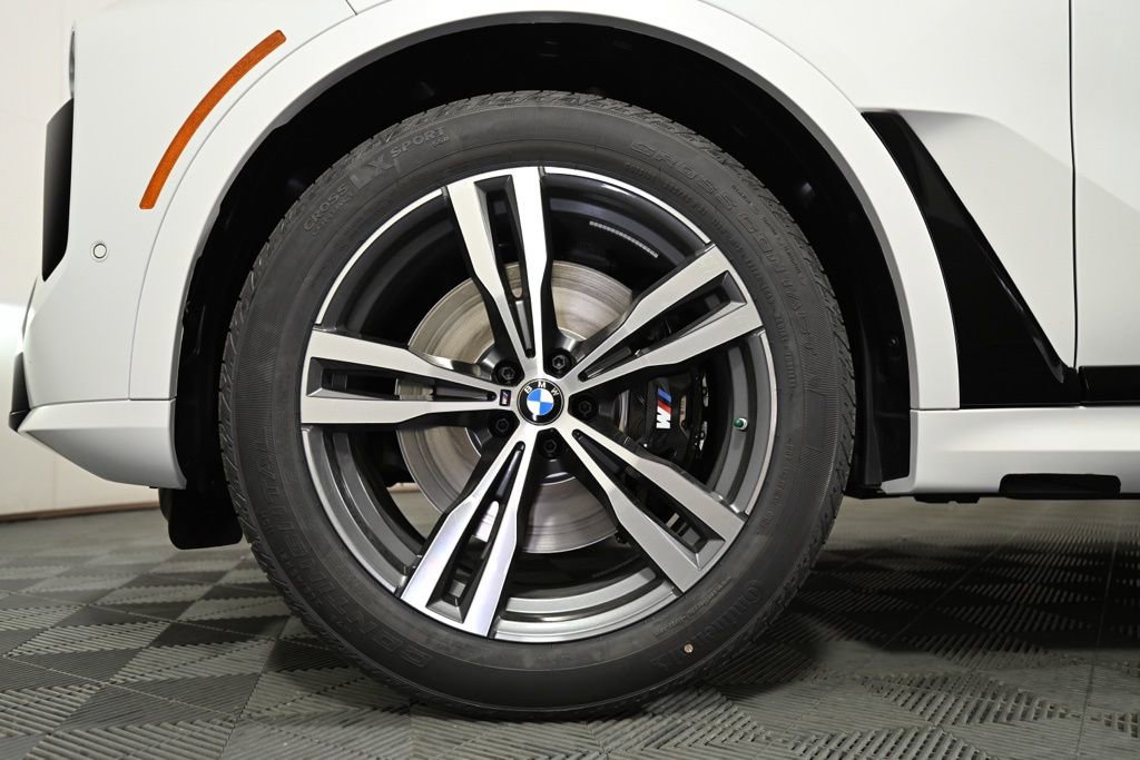 New 2026 BMW X7 xDrive40i w/ M Sport Package AWD/4WD image 17