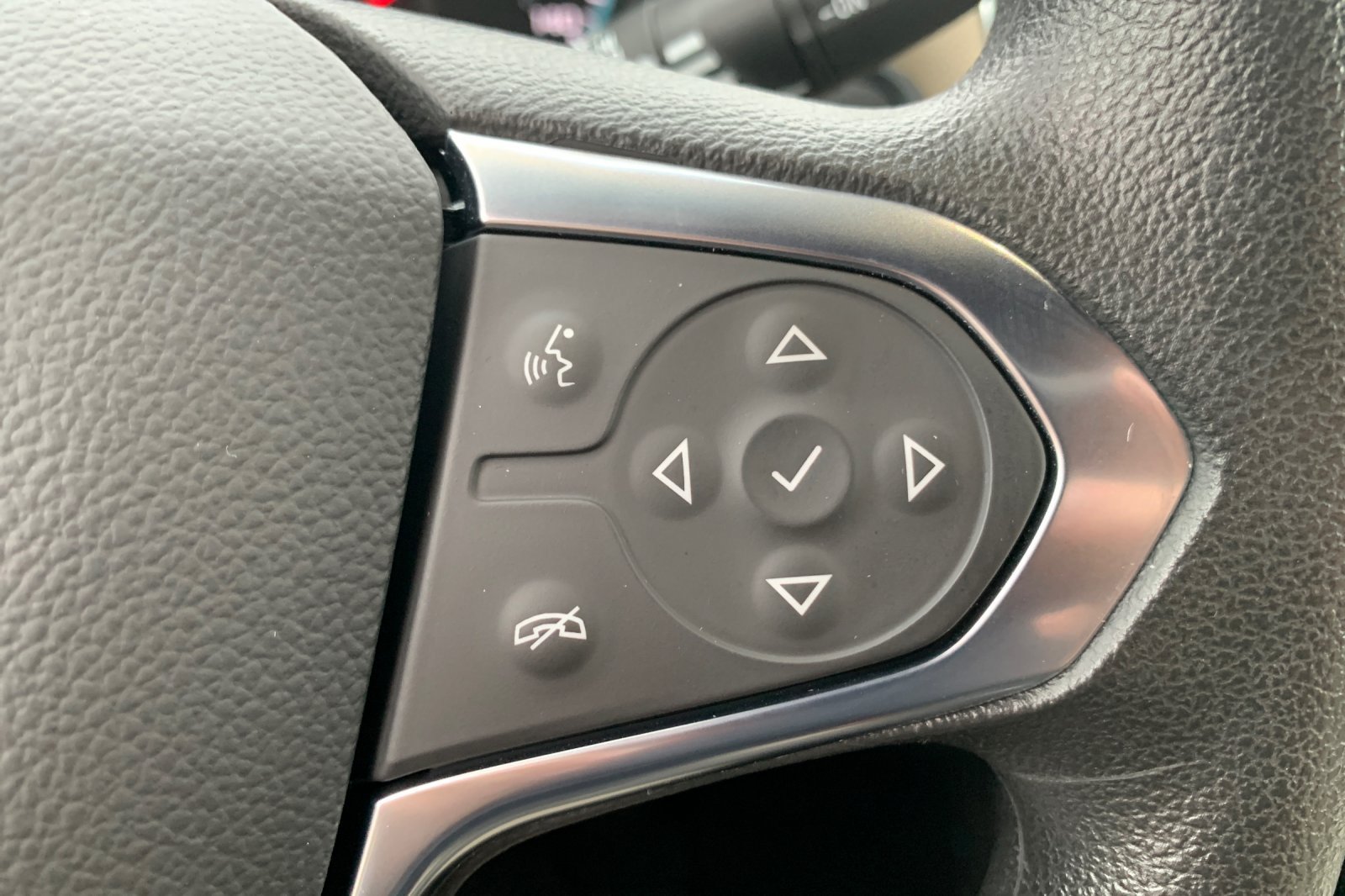 Used 2023 Chevrolet Traverse LS w/ Safety Package AWD/4WD image 32