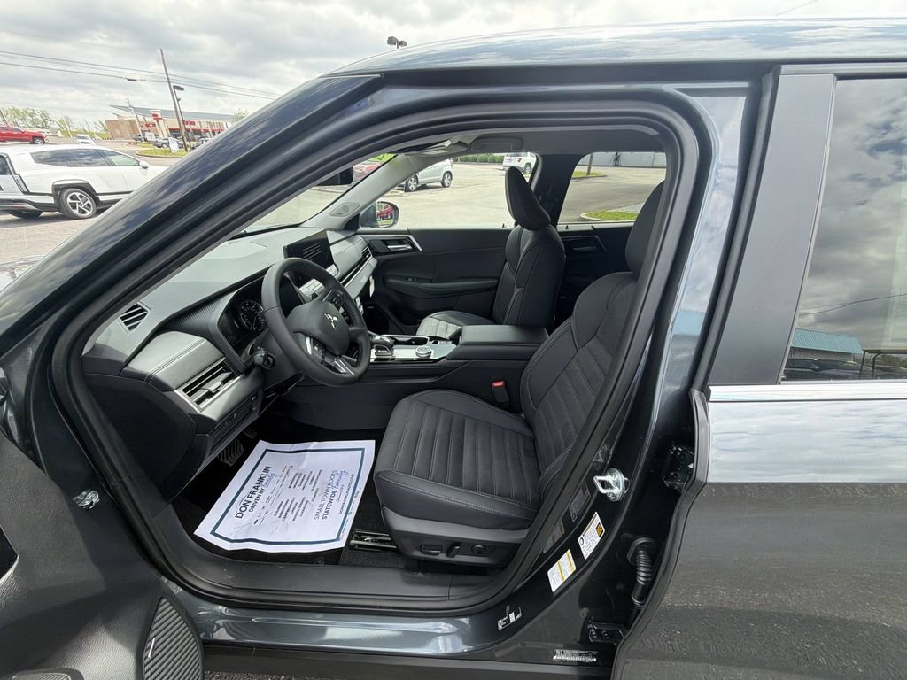 New 2026 Mitsubishi Outlander SE AWD/4WD image 11