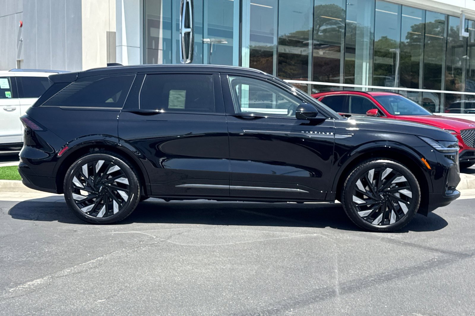 New 2025 Lincoln Nautilus Reserve w/ Jet Appearance Package image 2