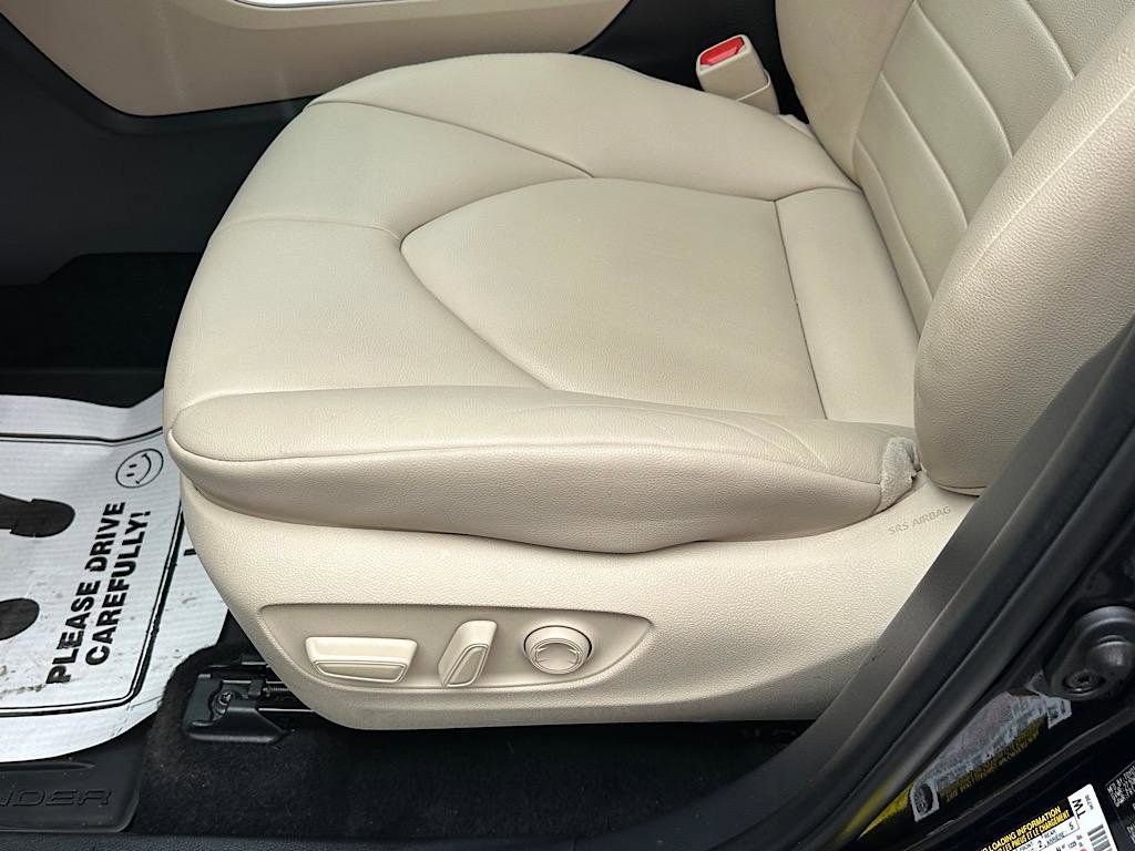 Certified 2024 Toyota Highlander XLE image 14