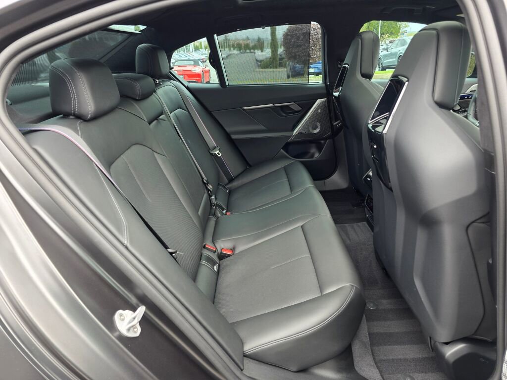 Used 2026 BMW M5 image 24