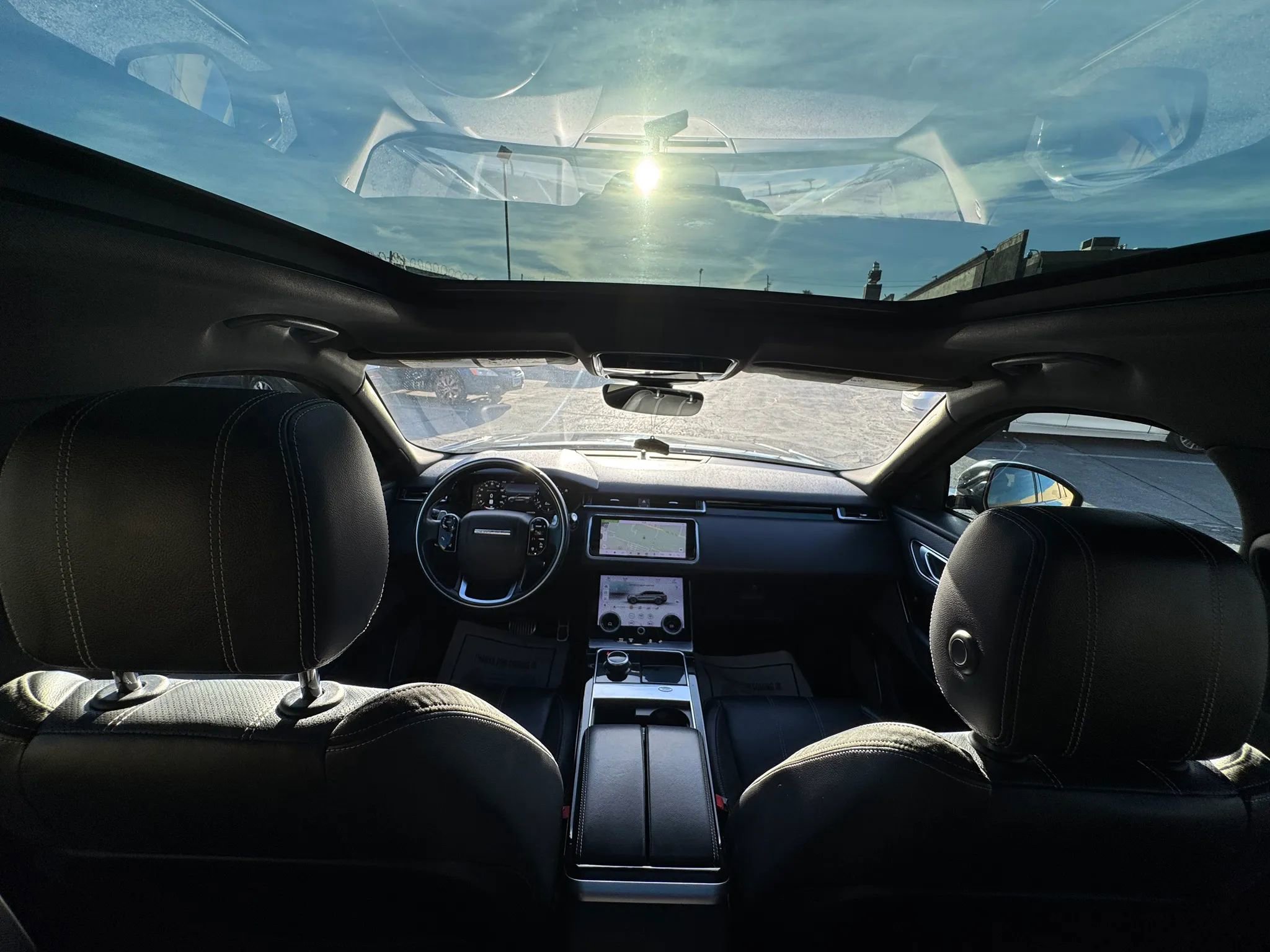 Used 2019 Land Rover Range Rover Velar R-Dynamic SE AWD/4WD image 19