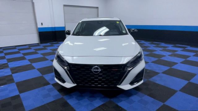 Used 2024 Nissan Altima 2.5 SR w/ SR Premium Package image 3