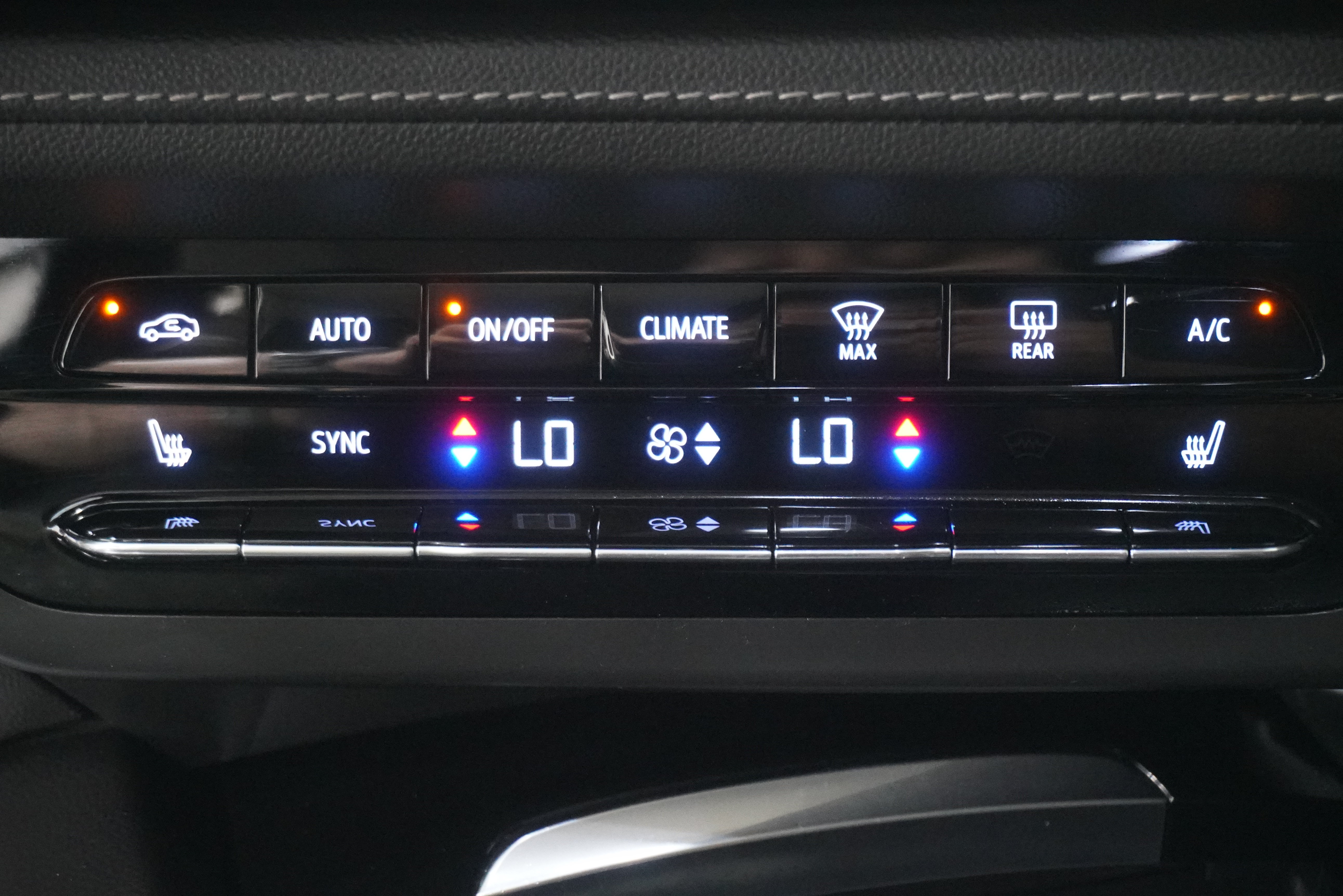 Used 2022 Buick Envision Essence w/ Sport Touring Package FWD image 21