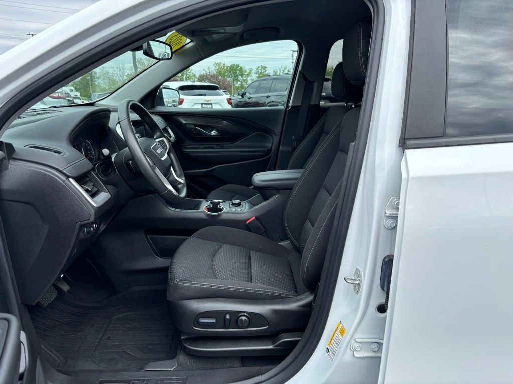 Used 2023 GMC Terrain SLE w/ Driver Convenience Package FWD image 15
