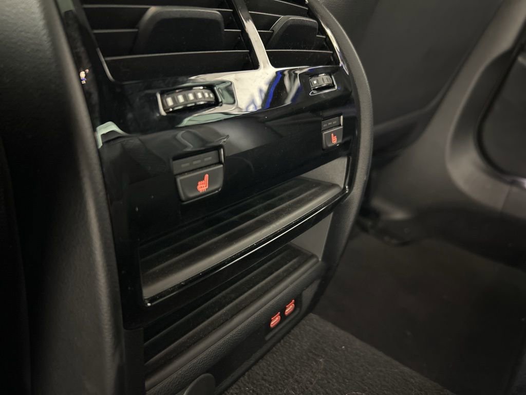 Used 2022 BMW M550i xDrive image 52