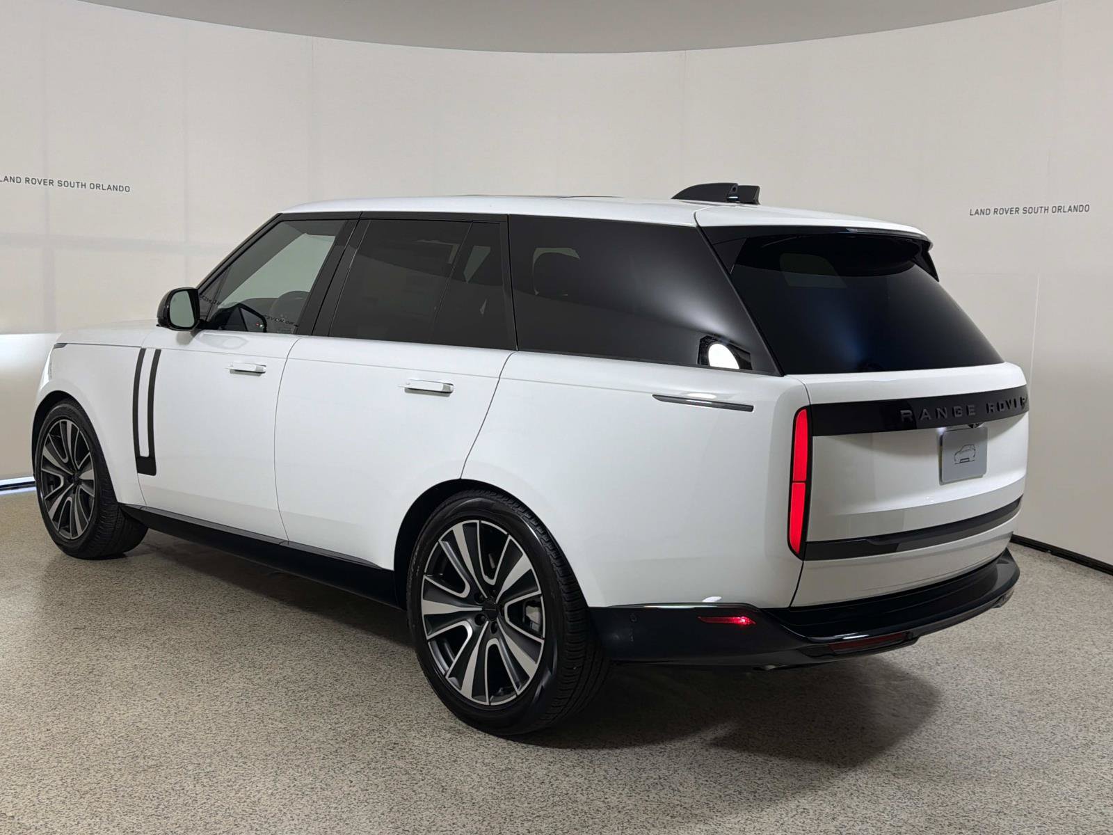 New 2026 Land Rover Range Rover SE AWD/4WD image 3