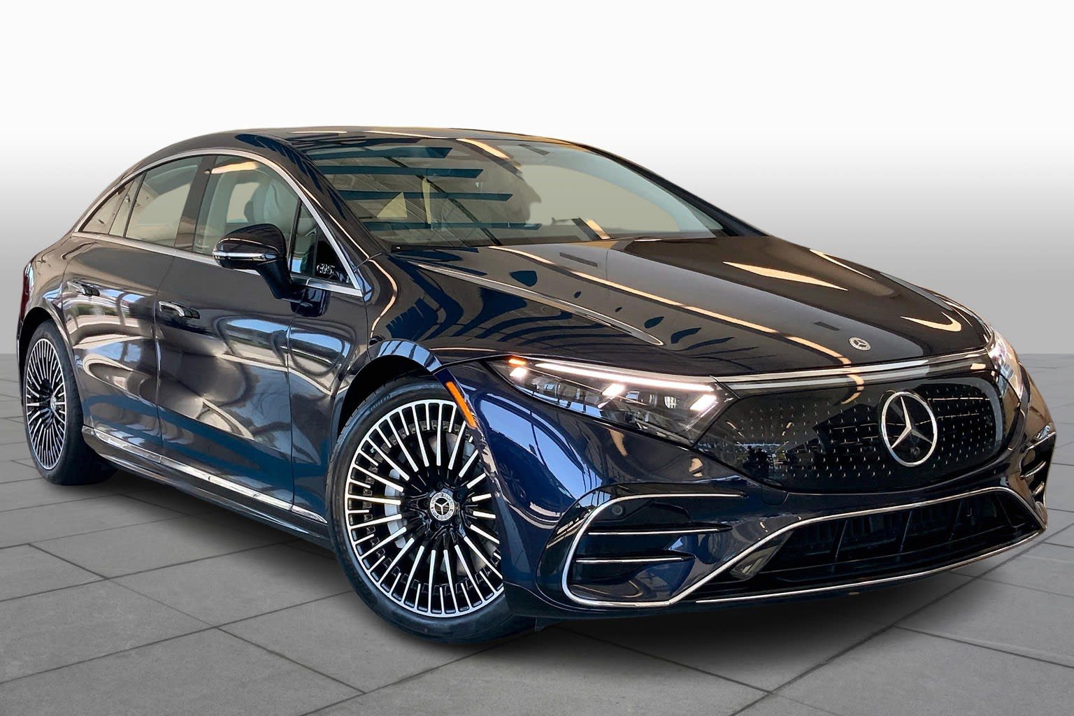 Used 2022 Mercedes-Benz EQS 450+ Sedan image 2