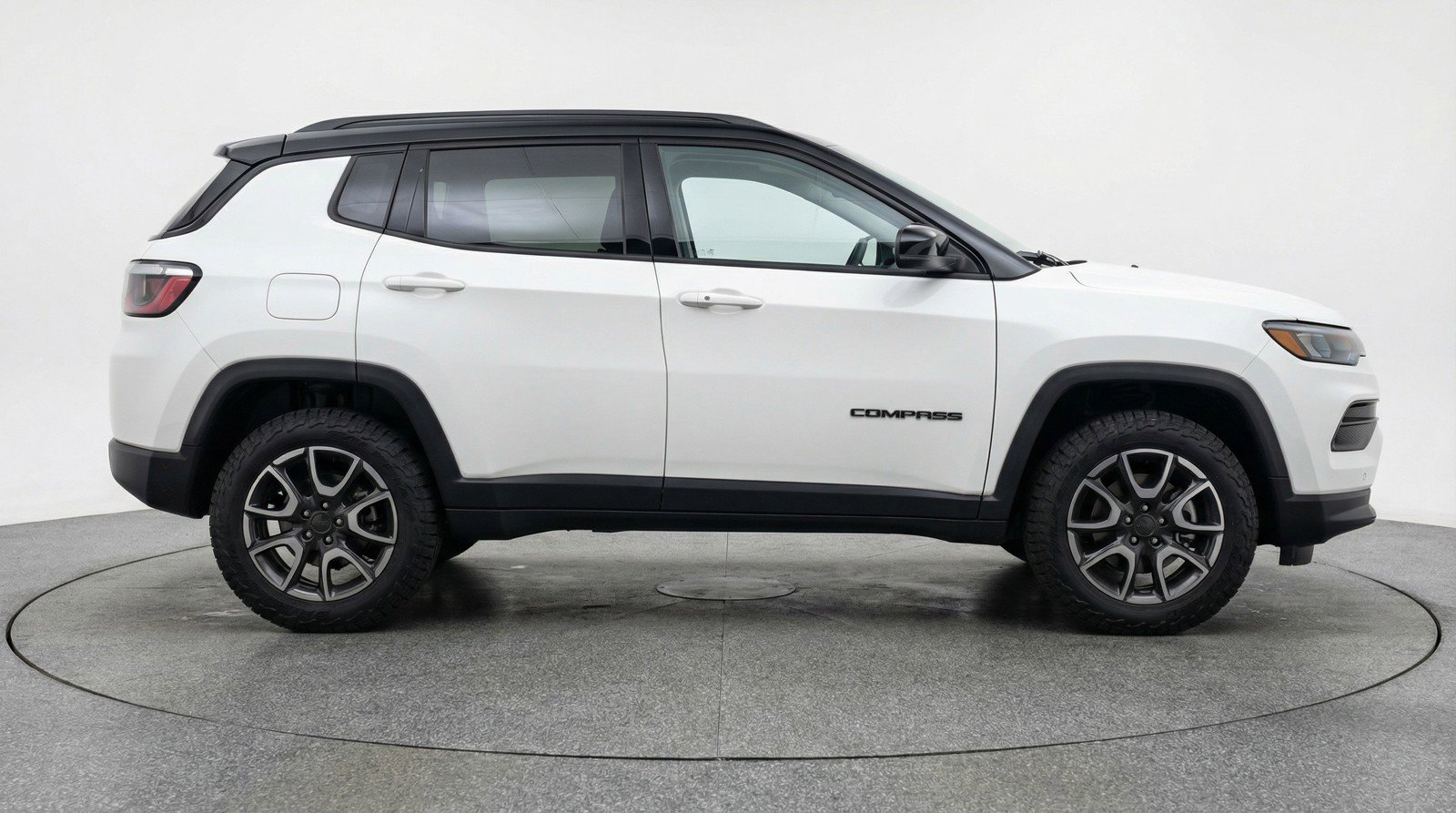 Used 2025 Jeep Compass Trailhawk image 11