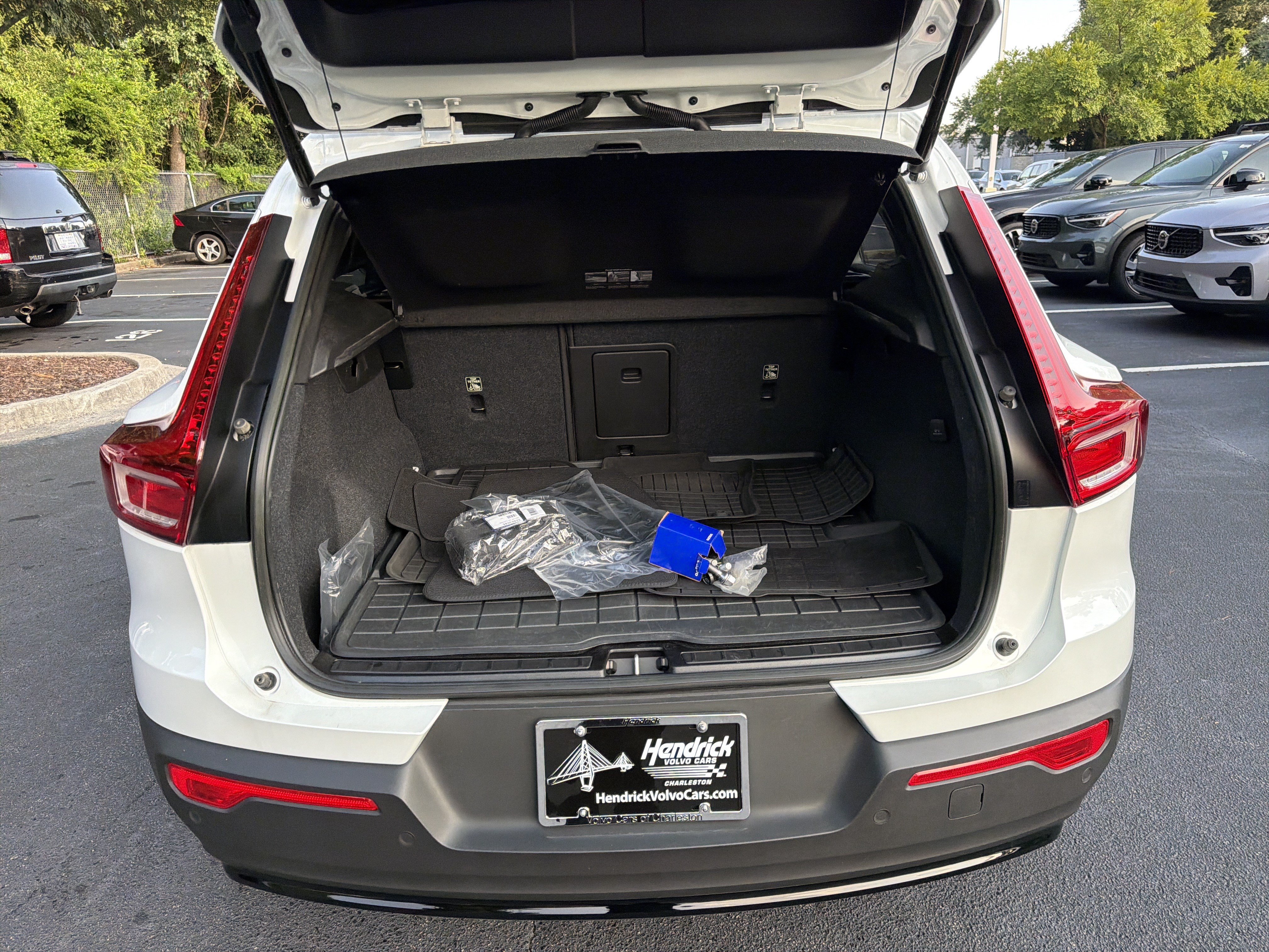 Certified 2023 Volvo XC40 B4 Plus w/ Protection Package Premier FWD image 34