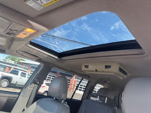 Used 2012 Toyota Highlander Limited w/ Tow Pkg AWD/4WD image 21