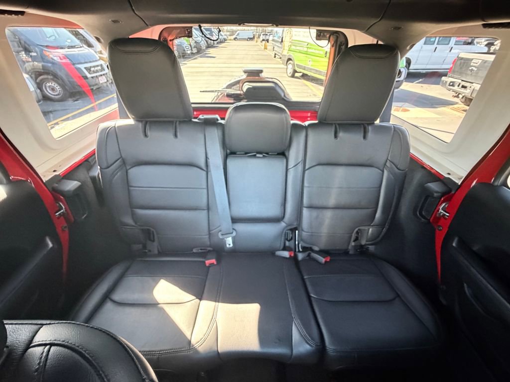 Used 2022 Jeep Wrangler Unlimited Sahara image 16