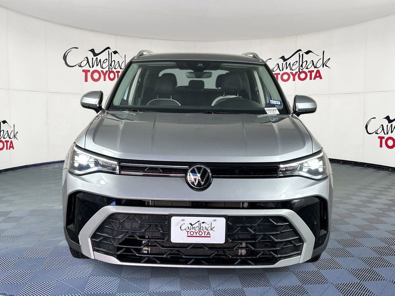 Used 2025 Volkswagen Taos SE image 3