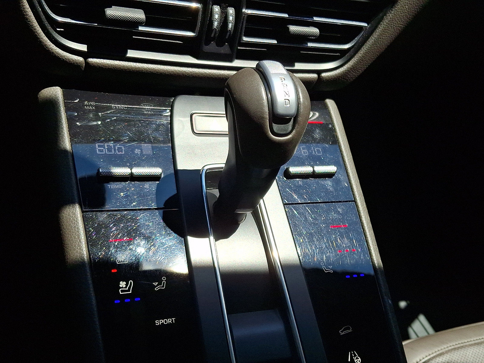 Used 2023 Porsche Macan Turbo AWD/4WD image 16