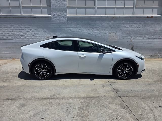 Used 2024 Toyota Prius XLE FWD image 3