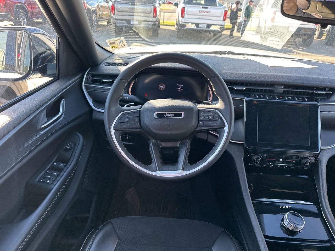 Used 2023 Jeep Grand Cherokee L Laredo image 11