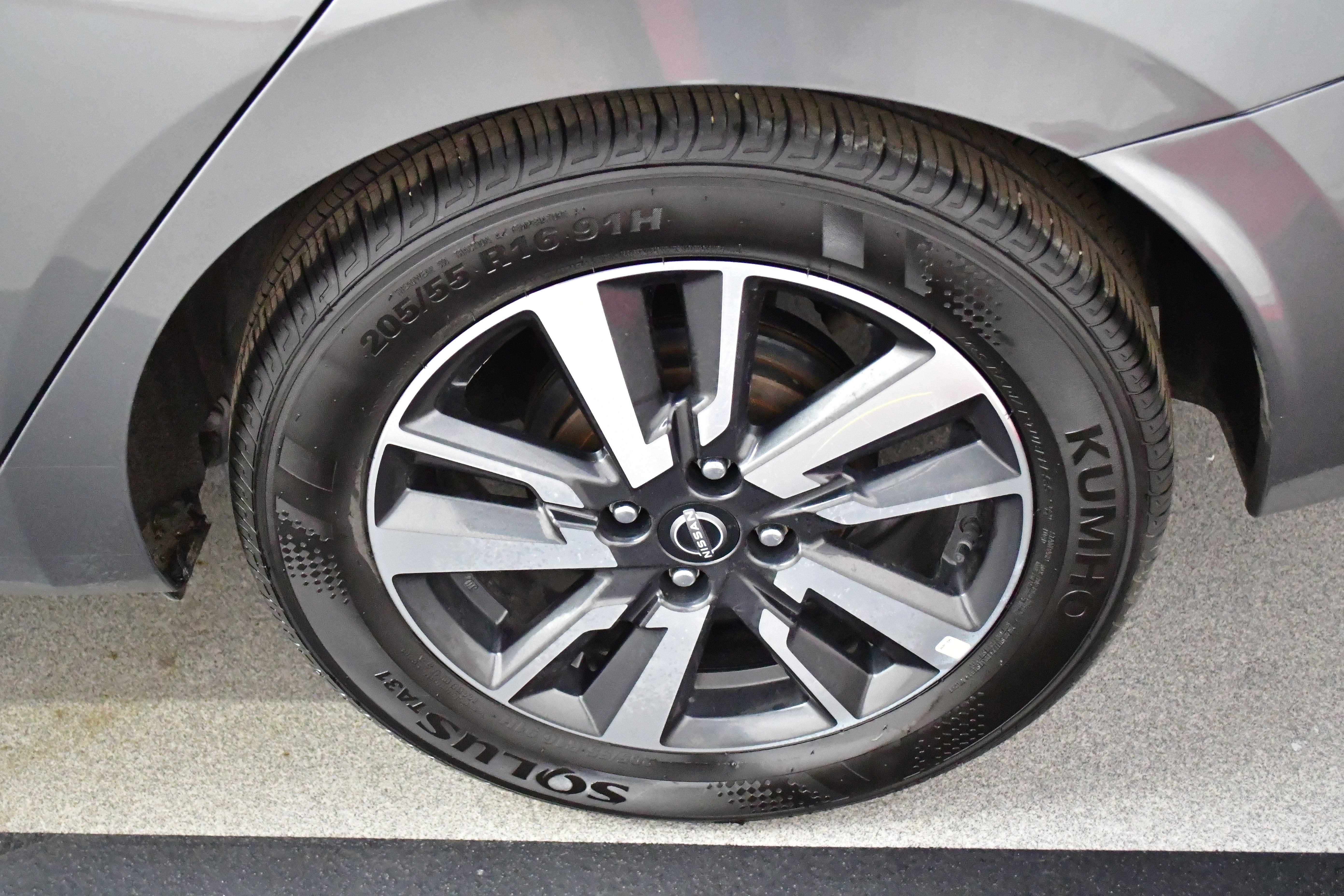 Used 2025 Nissan Versa SV image 54