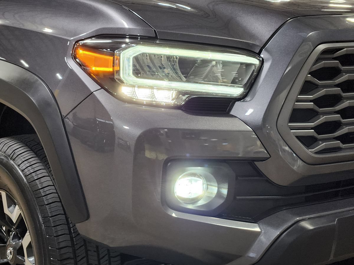 Used 2021 Toyota Tacoma TRD Off-Road w/ Technology Package AWD/4WD image 11