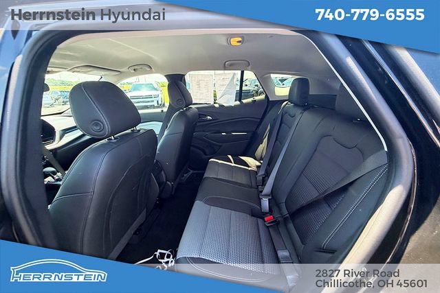 Used 2025 Chevrolet Trax LT FWD image 23