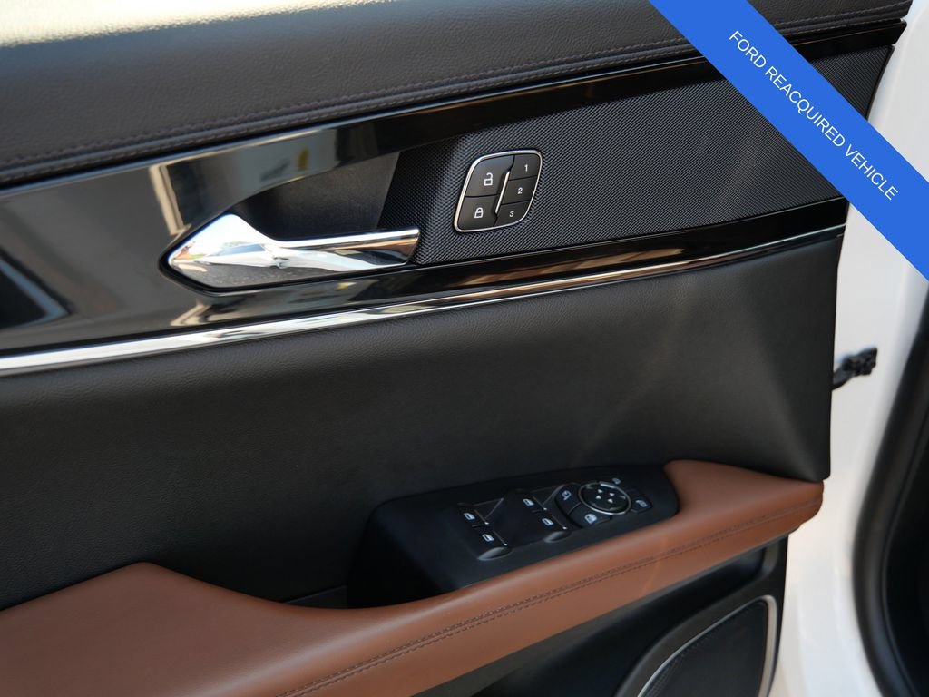 Used 2023 Lincoln Nautilus Reserve AWD/4WD image 17