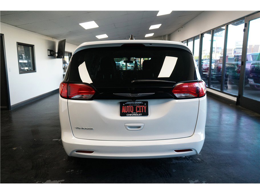 Used 2022 Chrysler Voyager LX image 6