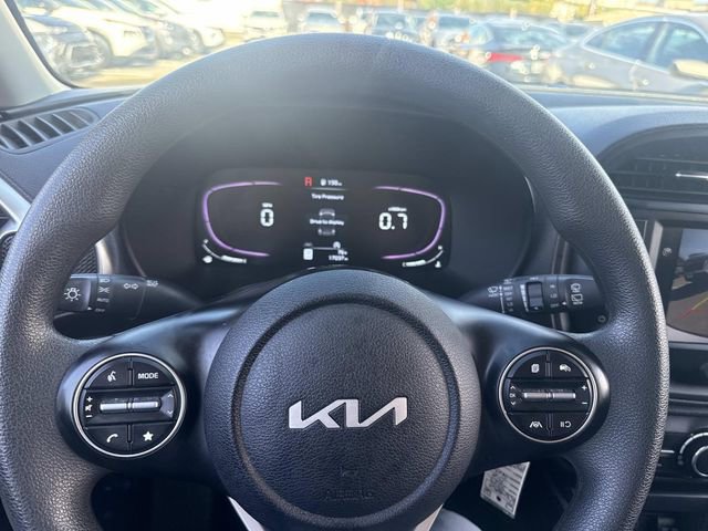 Used 2023 Kia Soul LX image 28