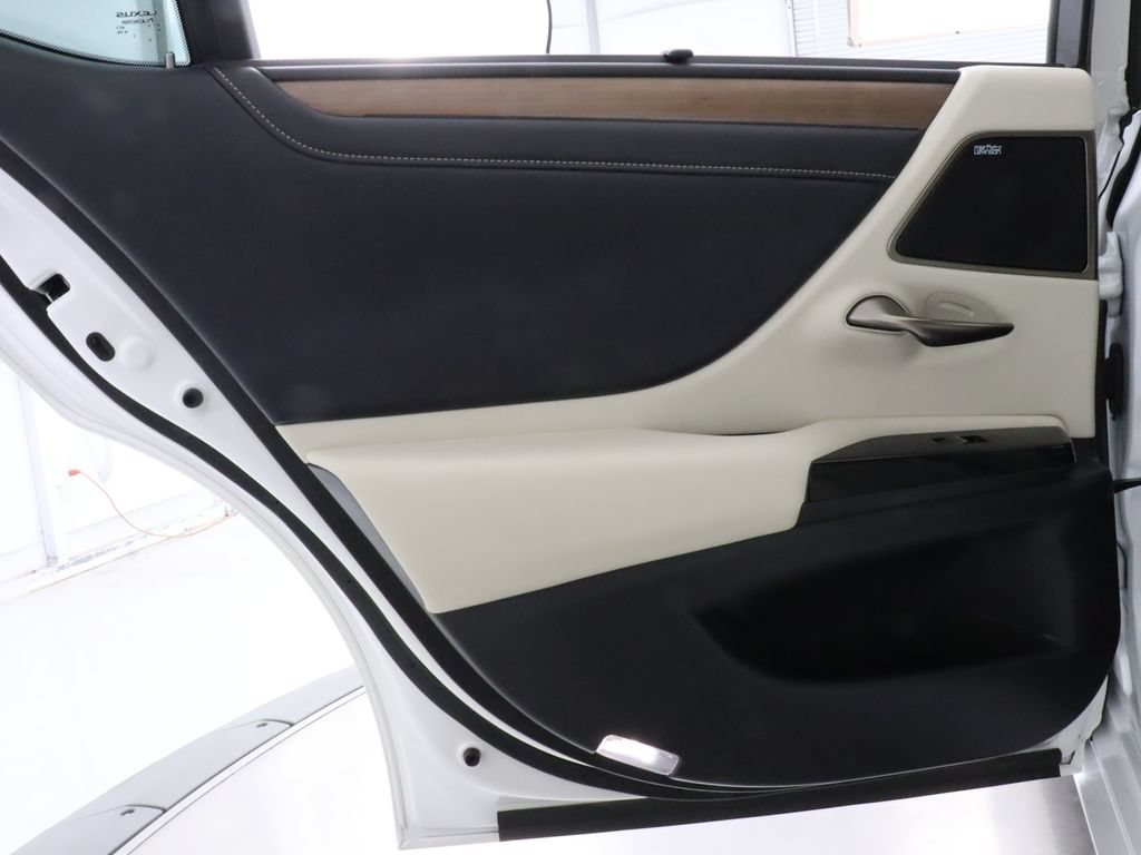 Used 2023 Lexus ES 350 Ultra Luxury w/ Accessory Package (Z2) FWD image 37