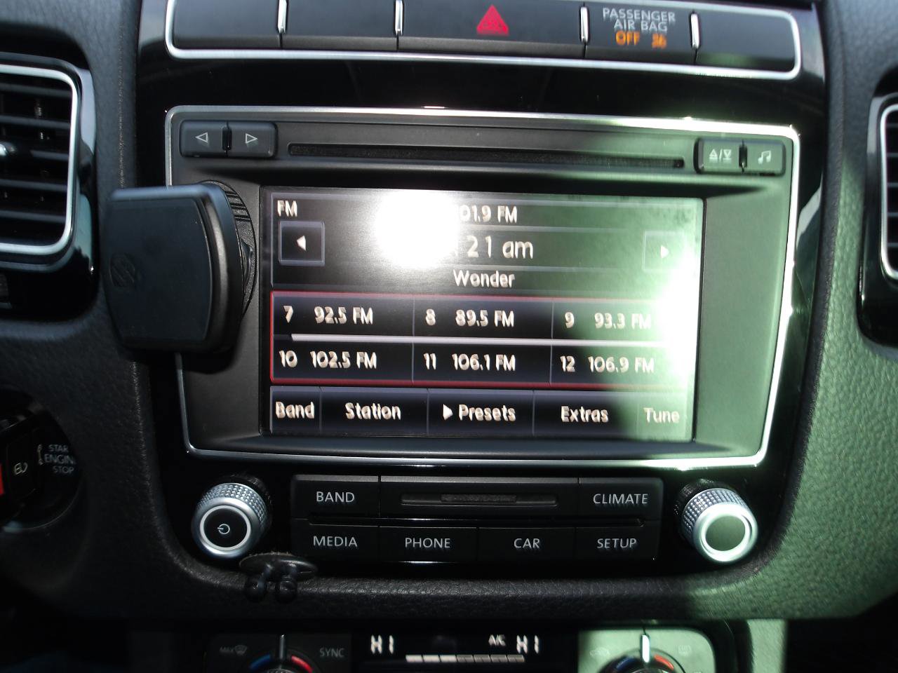 Used 2015 Volkswagen Touareg Sport AWD/4WD image 18