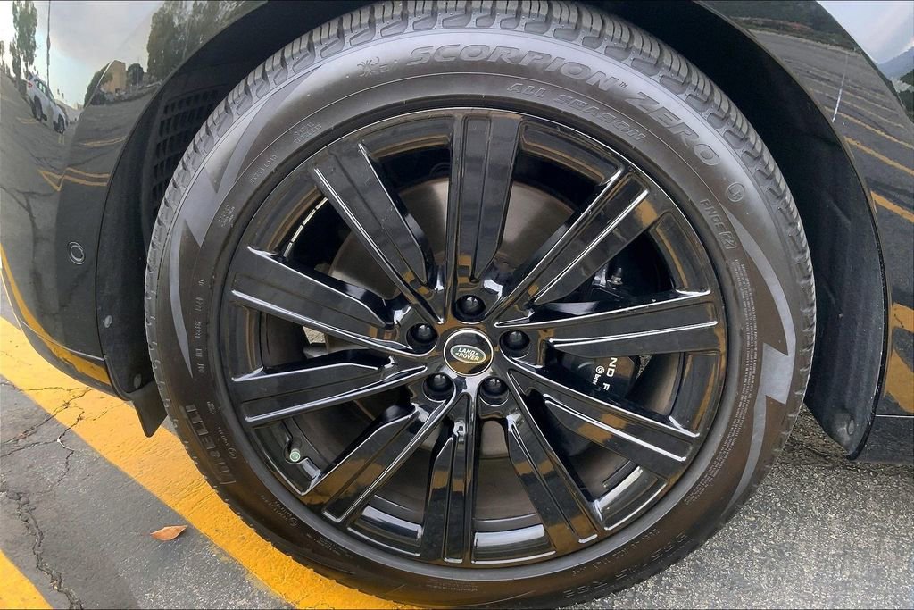 Used 2023 Land Rover Range Rover Long Wheelbase Autobiography image 12