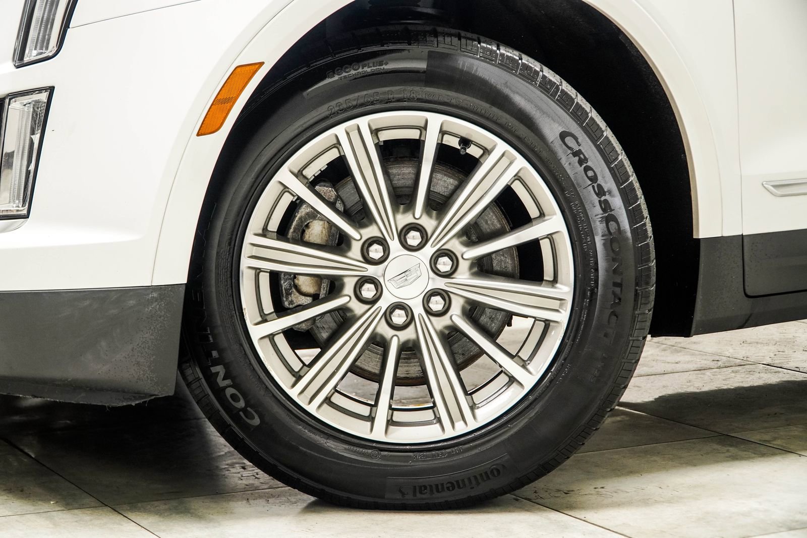 Used 2017 Cadillac XT5 Luxury w/ Driver Awareness Package image 6