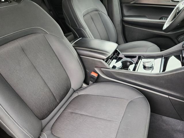 Certified 2023 Jeep Grand Cherokee Laredo AWD/4WD image 14