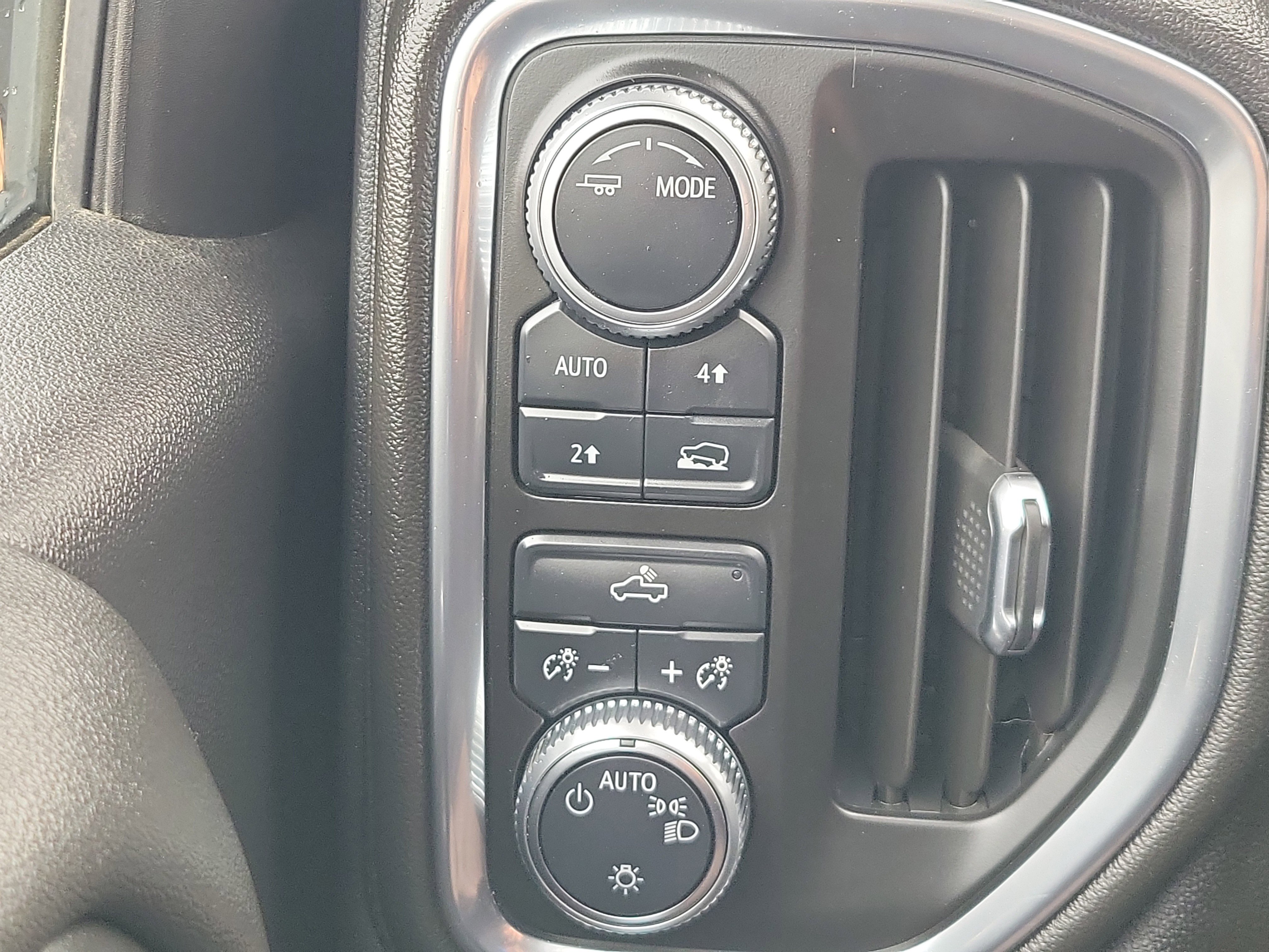 Used 2020 GMC Sierra 1500 SLE w/ SLE Value Package image 30