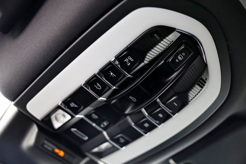 Certified 2025 Porsche Macan image 42