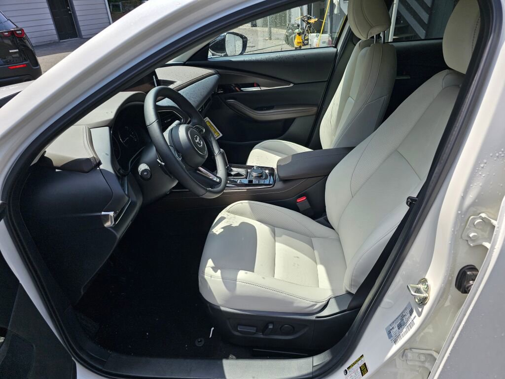 New 2025 MAZDA CX-30 2.5 Turbo w/ Premium Plus Pkg image 16