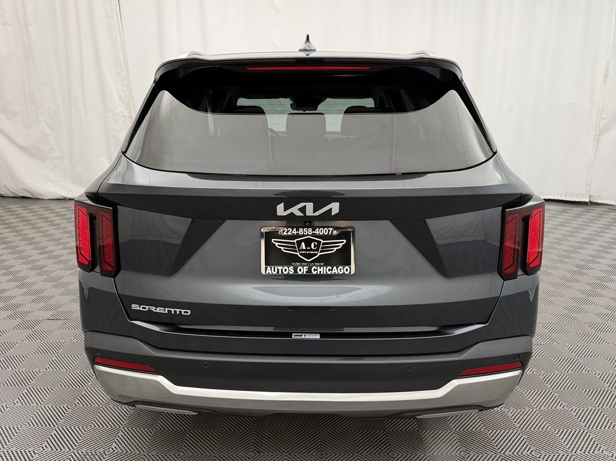 Used 2024 Kia Sorento S image 6