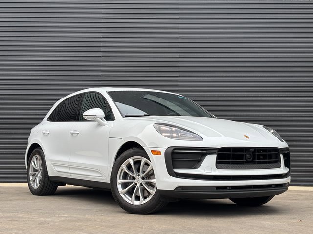 Certified 2025 Porsche Macan image 9