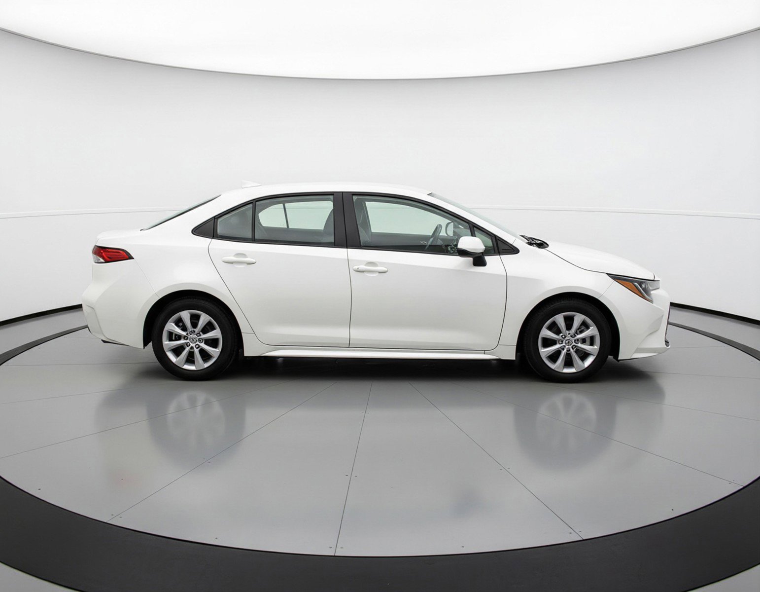 Used 2025 Toyota Corolla LE image 11