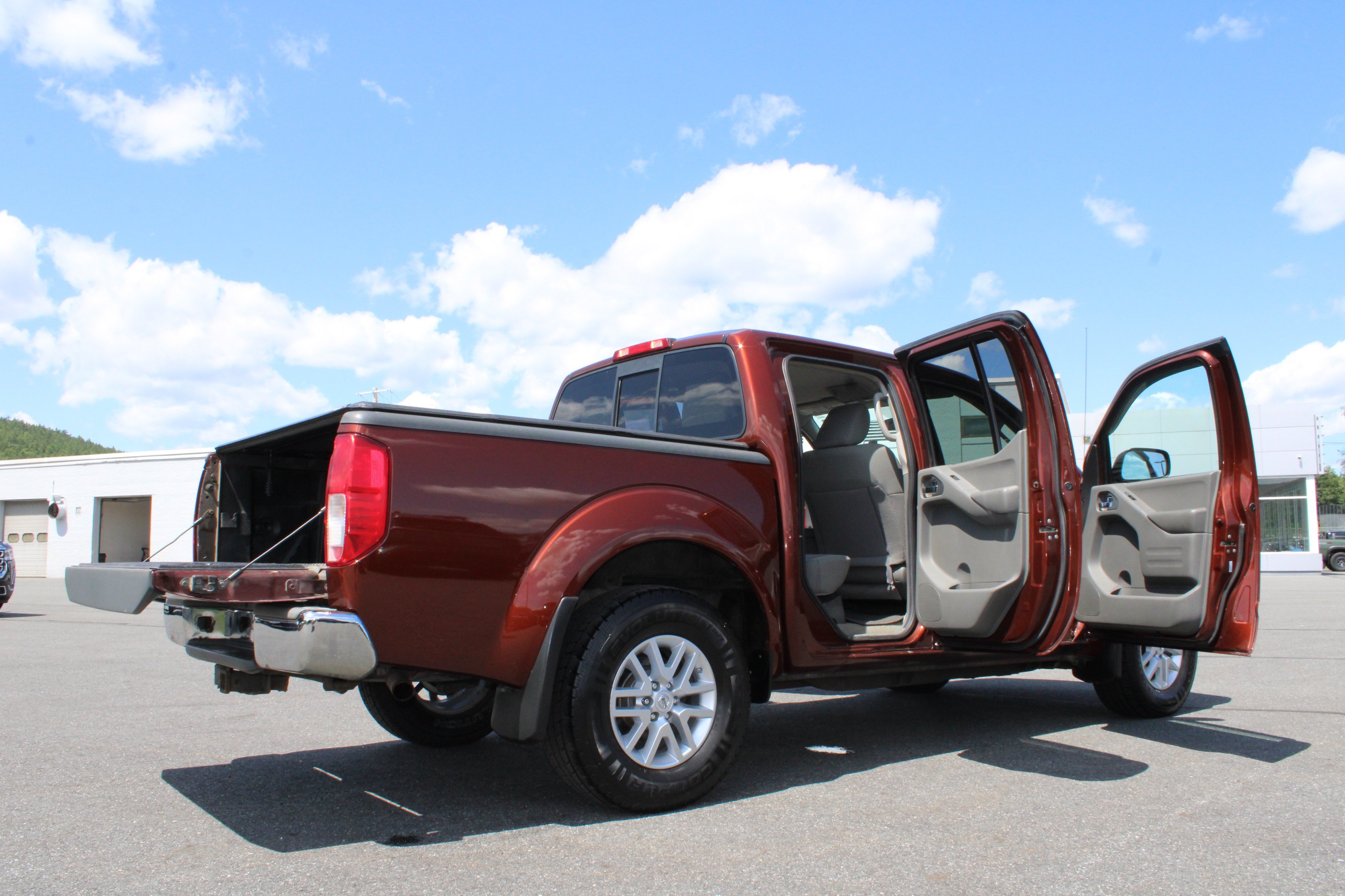 Used 2016 Nissan Frontier SV AWD/4WD image 18