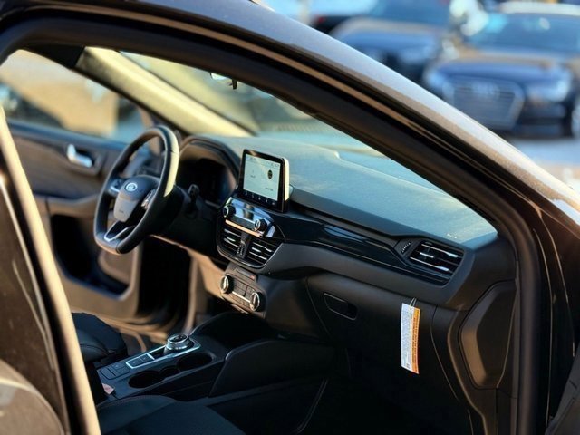 Used 2025 Ford Escape ST-Line Elite image 8