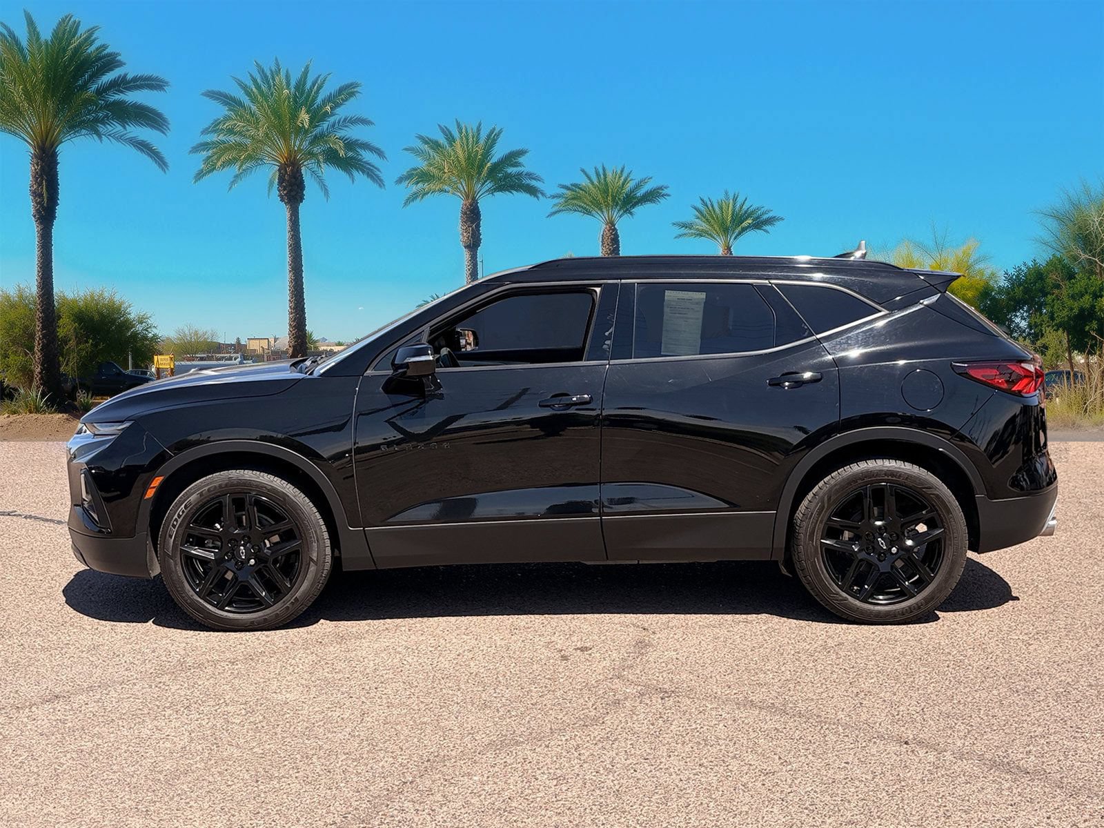 Used 2021 Chevrolet Blazer LT FWD image 2