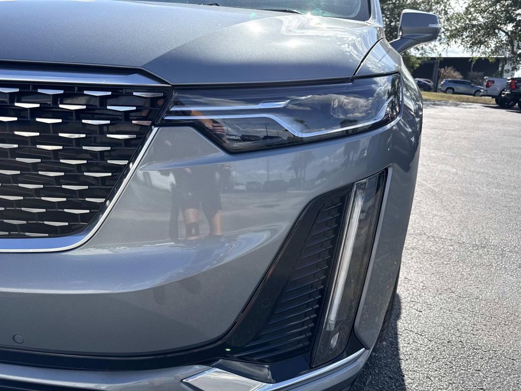 Used 2023 Cadillac XT6 Premium Luxury w/ Technology Package FWD image 9