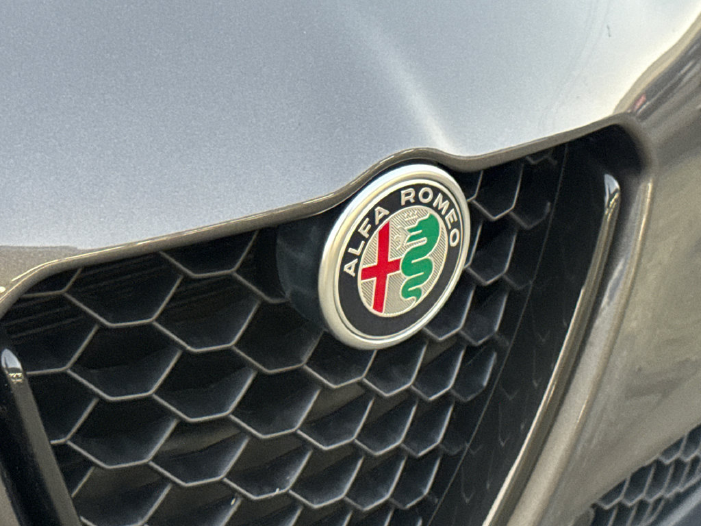 Used 2022 Alfa Romeo Giulia Veloce RWD image 7