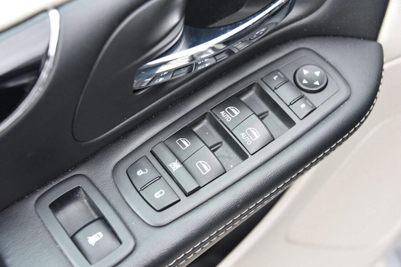 Used 2019 Dodge Grand Caravan SXT image 20