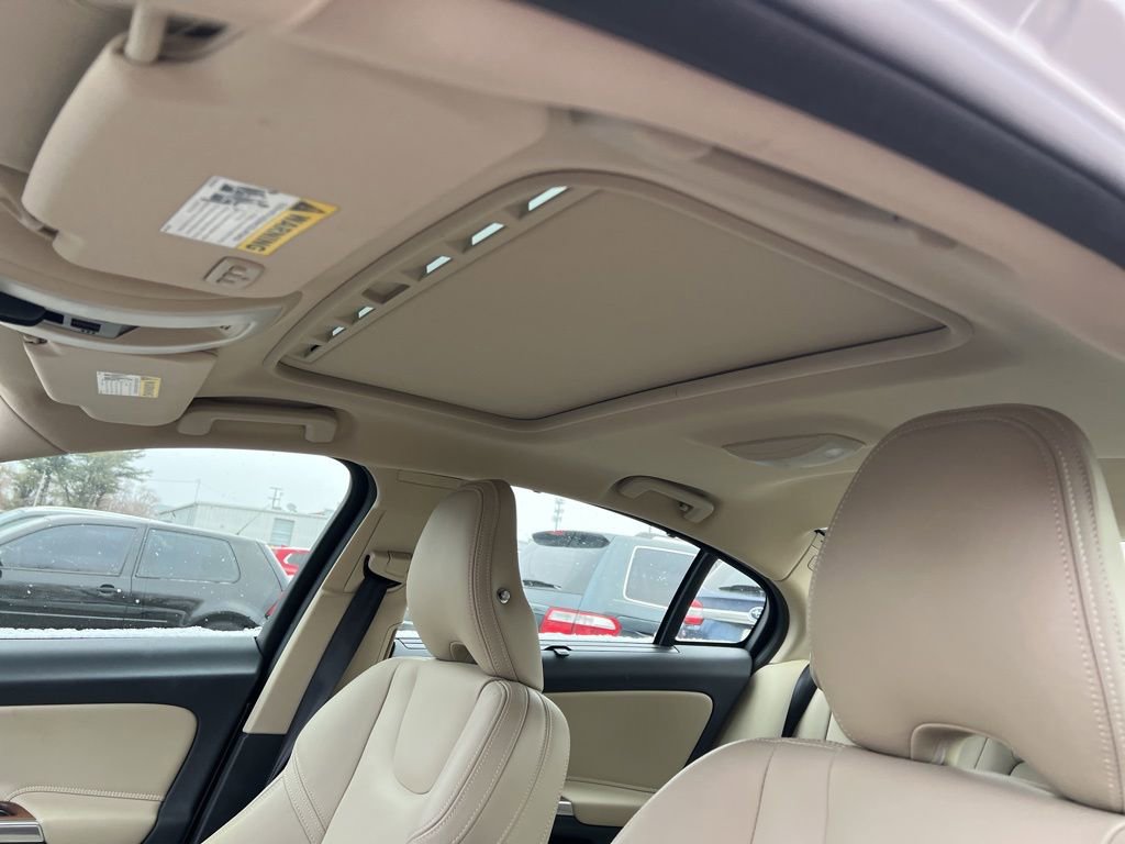 Used 2016 Volvo S60 T5 Inscription Platinum image 13