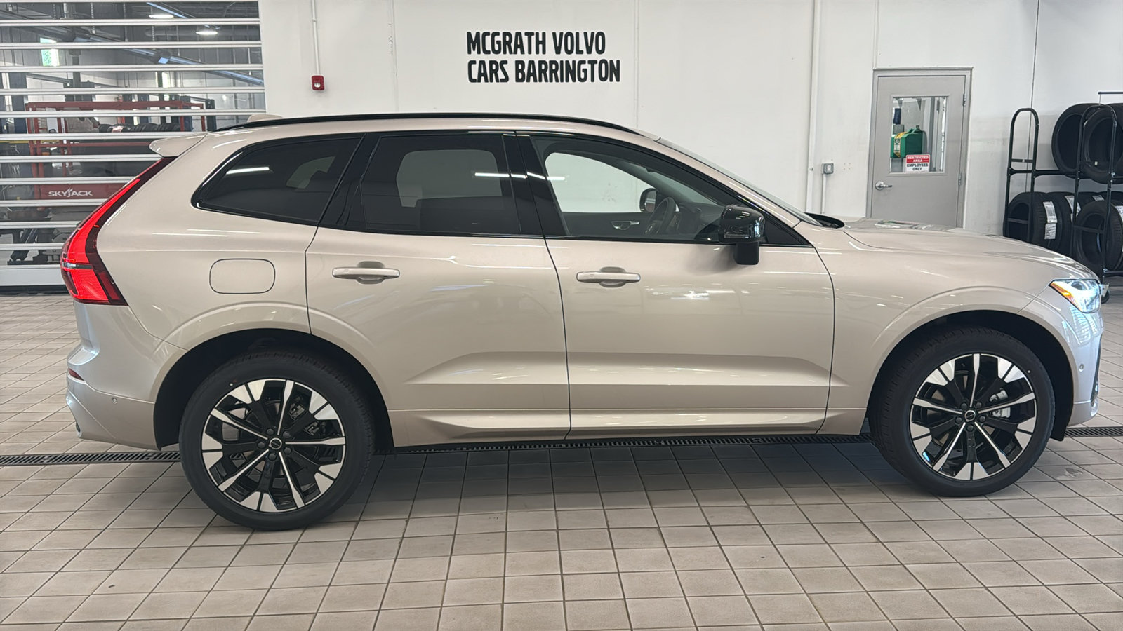 New 2026 Volvo XC60 B5 Plus w/ Protection Package Premier AWD/4WD image 4