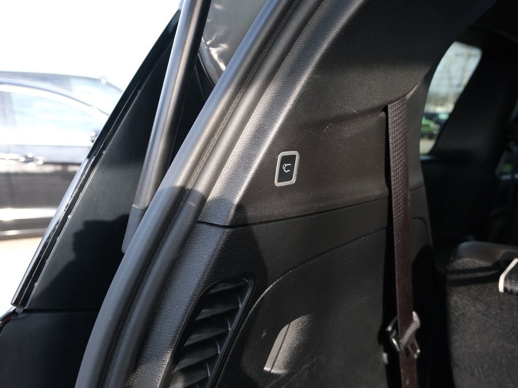 Used 2025 Chrysler Pacifica Select image 34