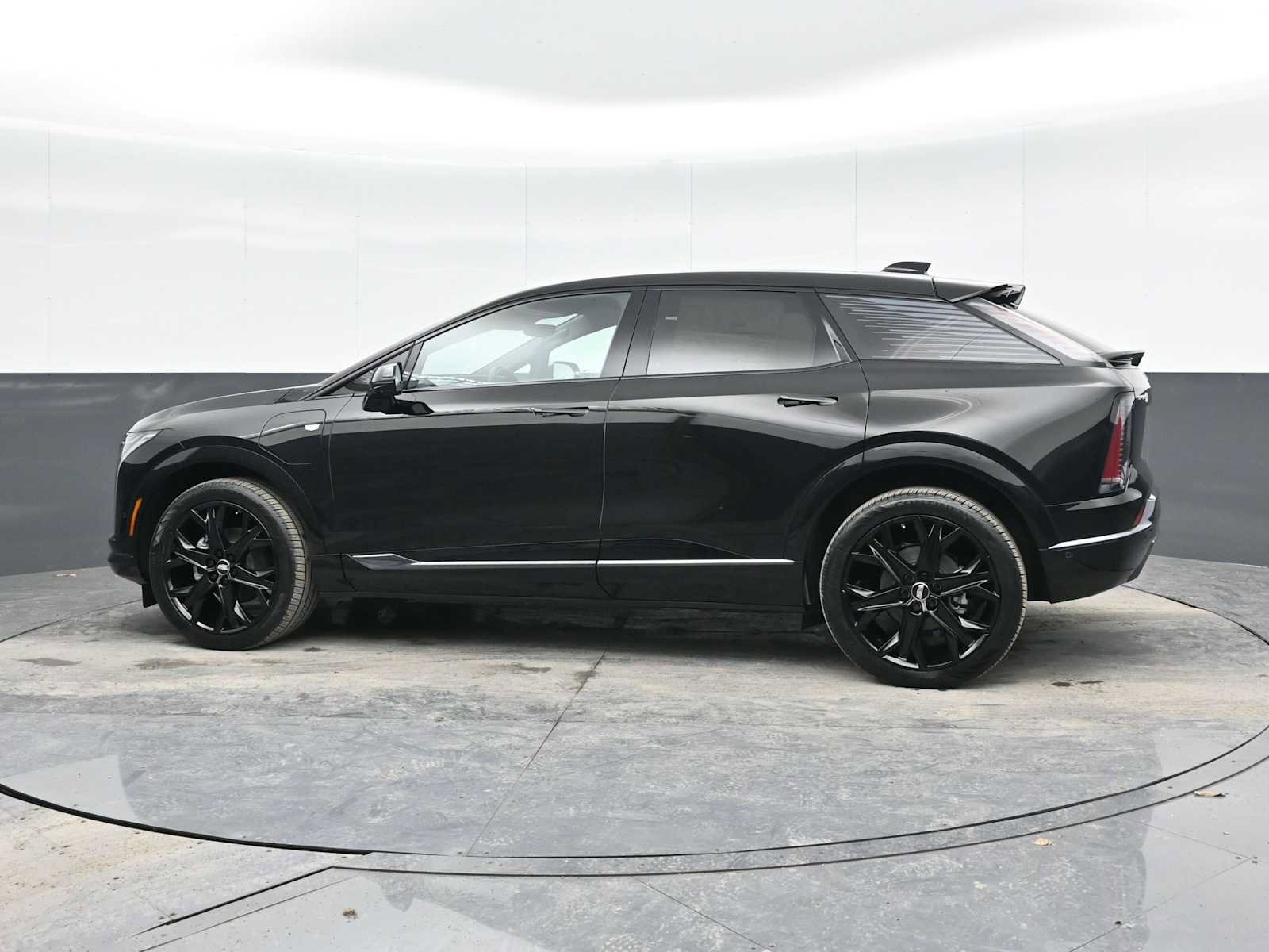 New 2025 Cadillac Optiq Sport 2 w/ LPO, ONYX Package image 4